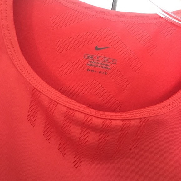 Women's red Nike dri fit sports tee - Picture 2 of 3